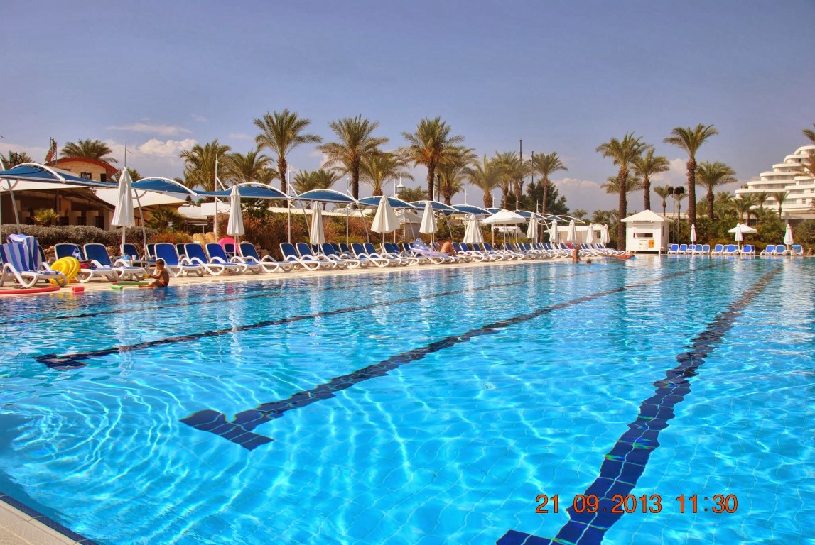 imagini hotel TITANIC LARA